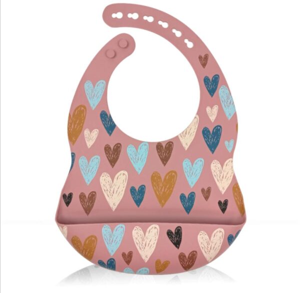 Babero Silicona Ajustable Estampa Corazones